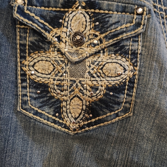 New Direction Weekend Light Blue Wash Crops Size 12 - Picture 7 of 7